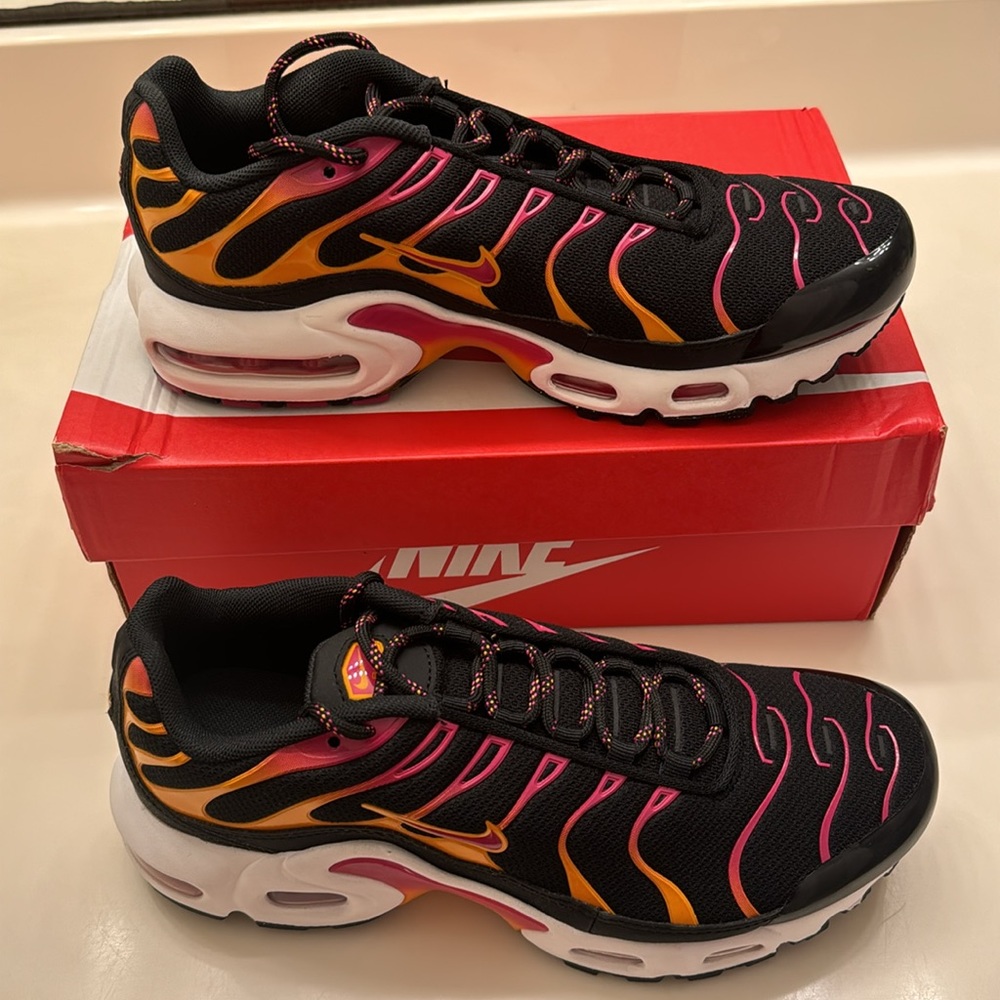 Nike Air Max Plus Running Shoes - Picture 4 of 9